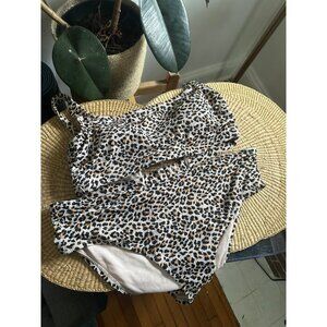 Xhilaration women’s size 16w/ 18w cheetah print two piece bathing suit